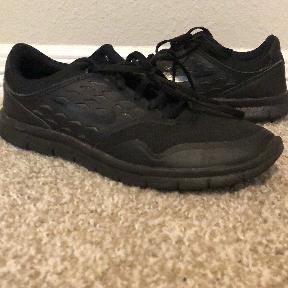 Nike women’s athletic shoe size 8